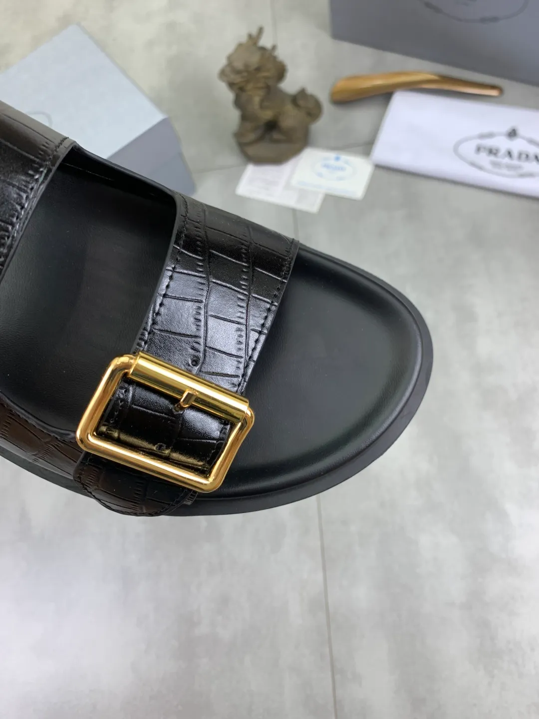 Men's shoes 💰P340💰【New style】🎁🎁🎁 PRADA Prada's new casual slippers, original official website, perfect workmanship, transmitting a kind of noble luxury, sublimating its definition of luxury in Prada's high-end extraordinary craftsmanship. Original combination outsole, code number: 38-44 (45 customized) Multiple colors 🉑️ to choose from